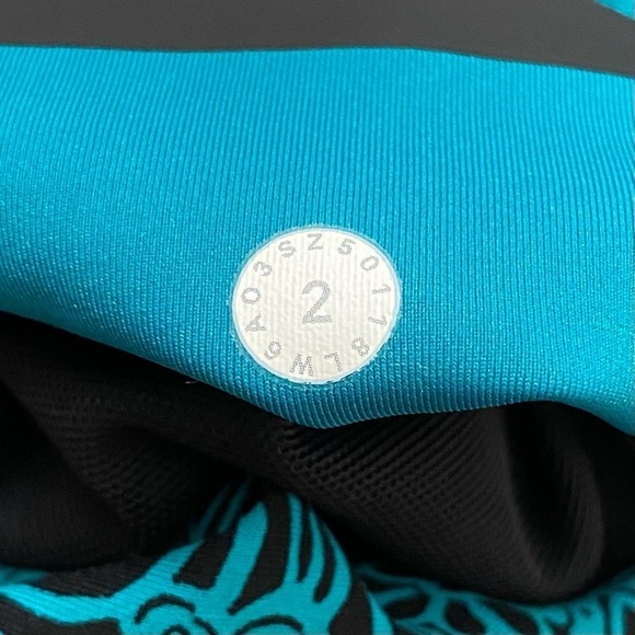Lululemon In Movement Crop Everlux 19" in Kitakami Spirit Green Black 2 - Picture 9 of 9